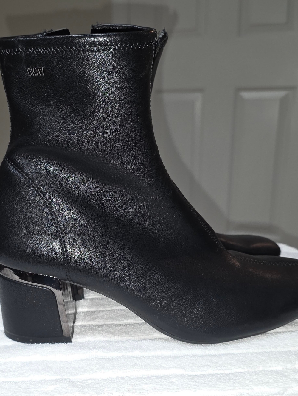 DKNY womens Cavale Leather Bootie